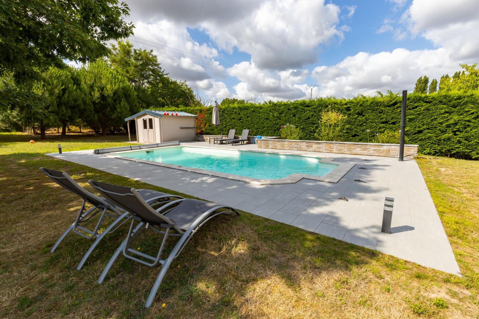L'Atelier Des Reves, Maison Avec Piscine Privee Meusnes Bagian luar foto